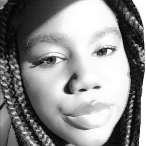 Meet your Posher, Macalia